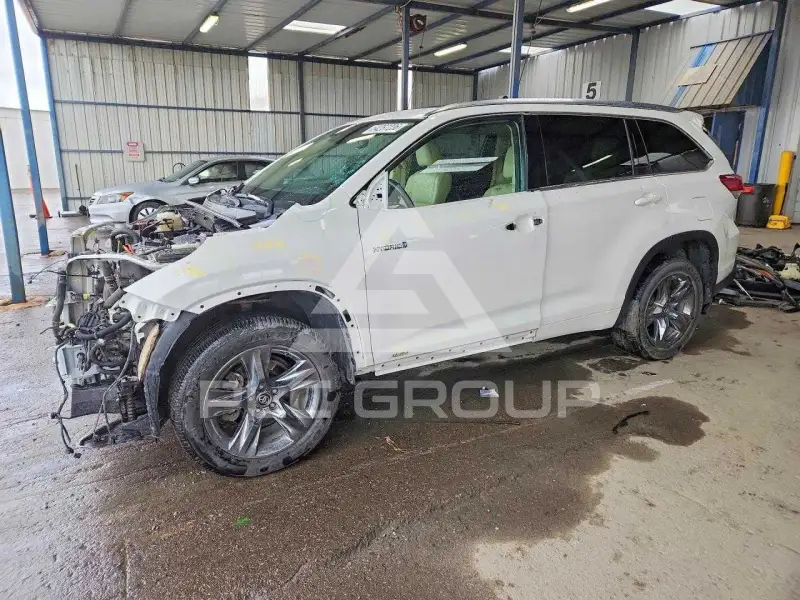 2017 Toyota Highlander photo