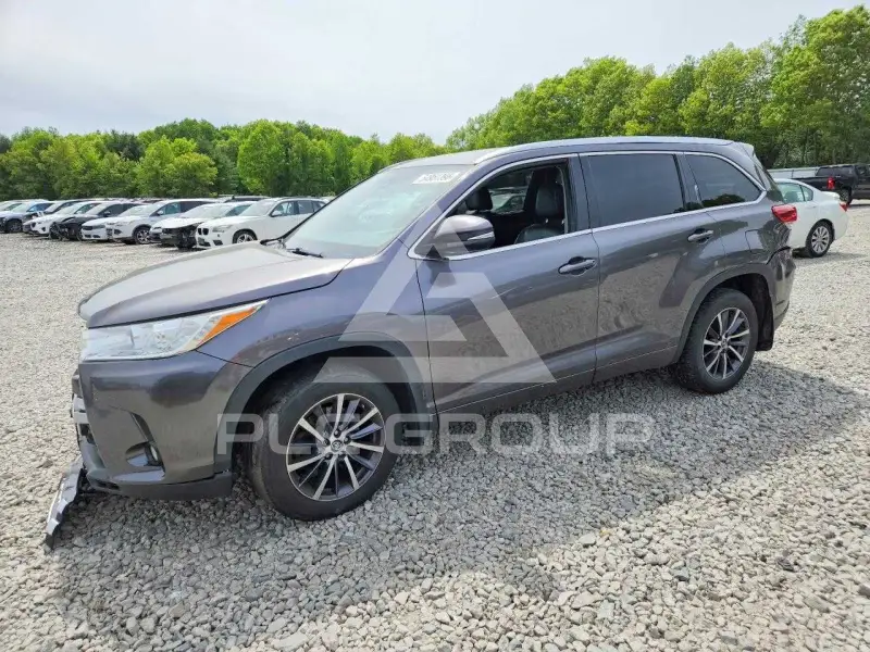 2017 Toyota Highlander фото