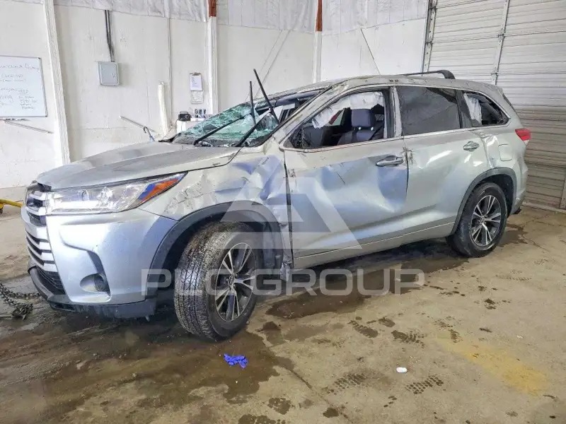 2017 Toyota Highlander photo