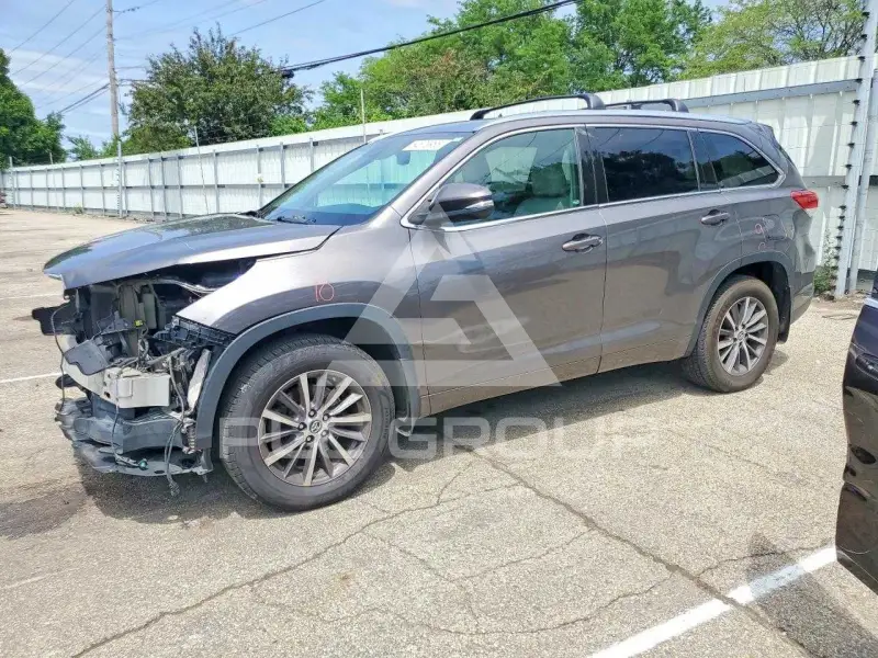 2017 Toyota Highlander фото