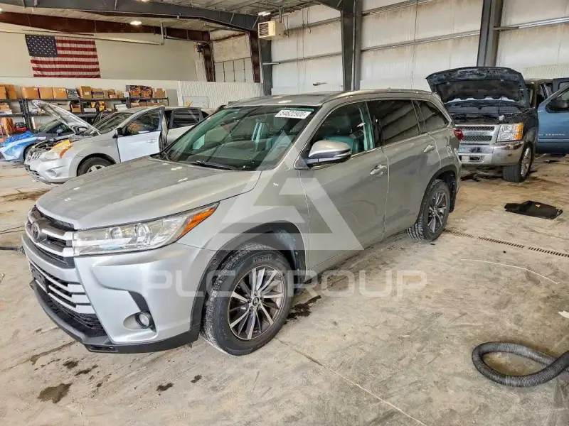 2017 Toyota Highlander фото