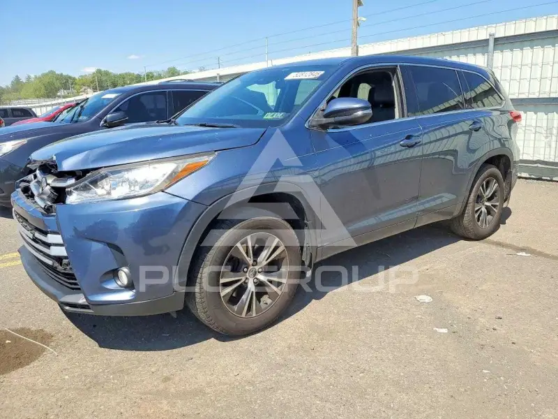 2017 Toyota Highlander photo