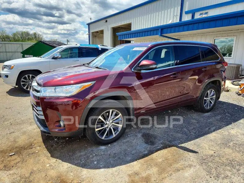 2017 Toyota Highlander photo
