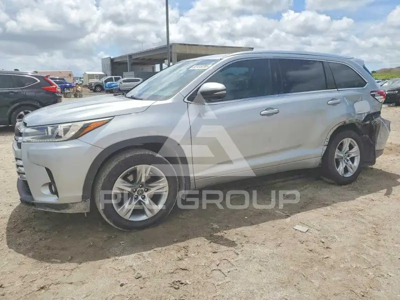2017 Toyota Highlander photo