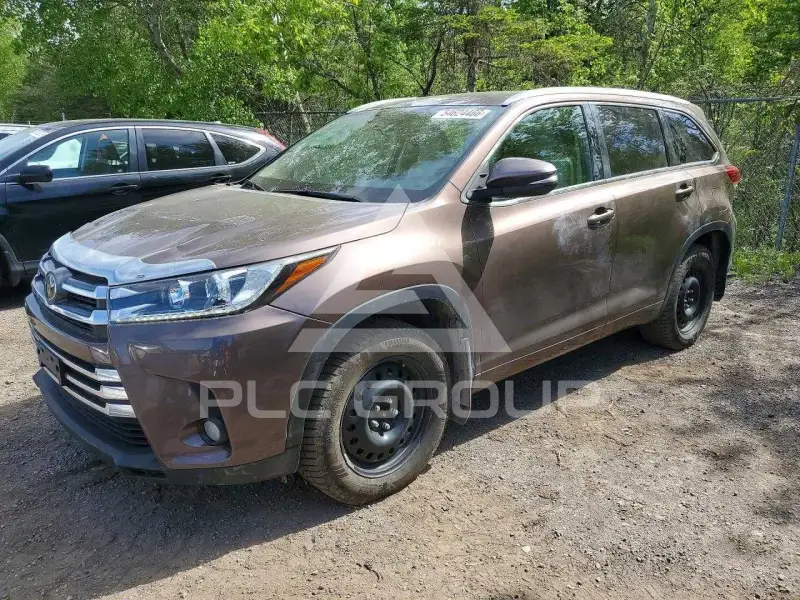2017 Toyota Highlander photo