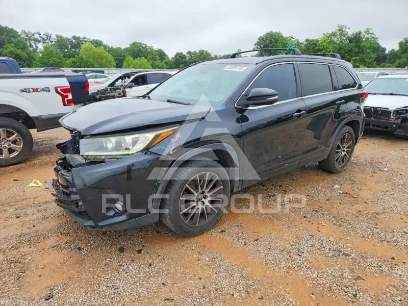 2017 Toyota Highlander photo