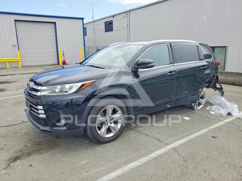 2017 Toyota Highlander photo