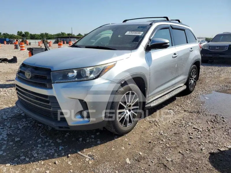 2017 Toyota Highlander photo
