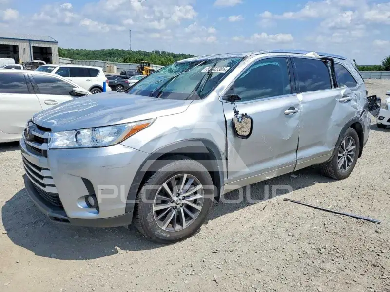 2017 Toyota Highlander фото
