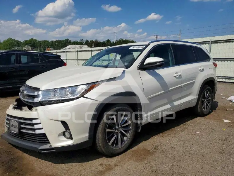 2017 Toyota Highlander photo