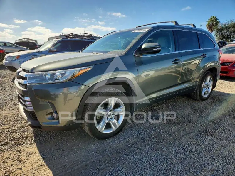 2017 Toyota Highlander photo