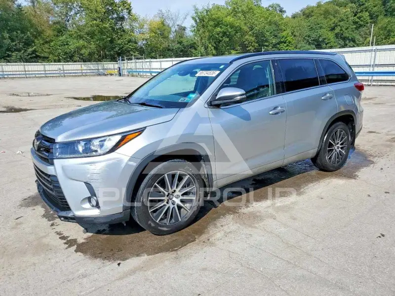 2017 Toyota Highlander photo