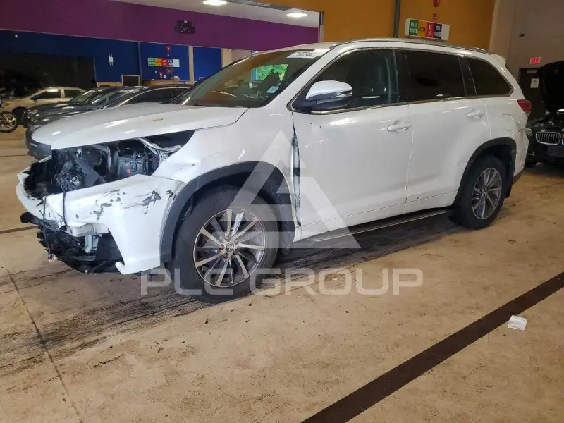 2017 Toyota Highlander photo