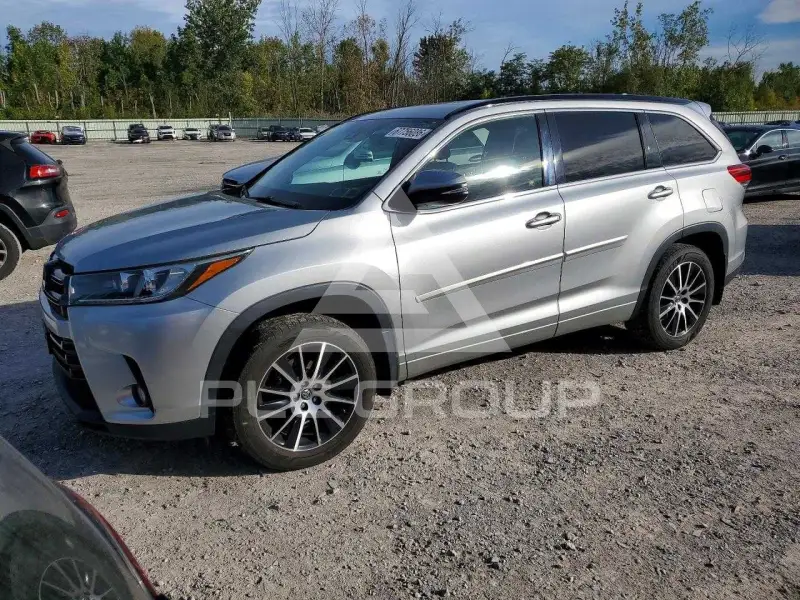 2017 Toyota Highlander photo