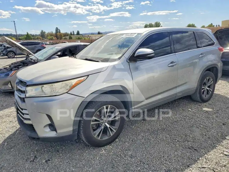 2017 Toyota Highlander фото