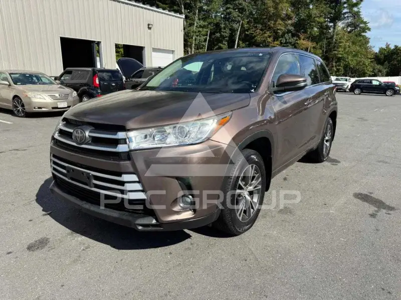 2017 Toyota Highlander photo