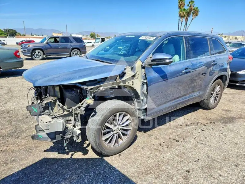 2017 Toyota Highlander фото
