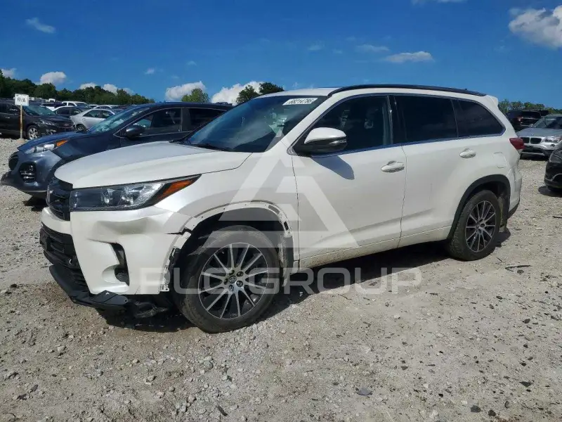 2017 Toyota Highlander photo