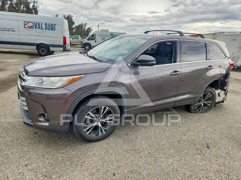 2017 Toyota Highlander photo