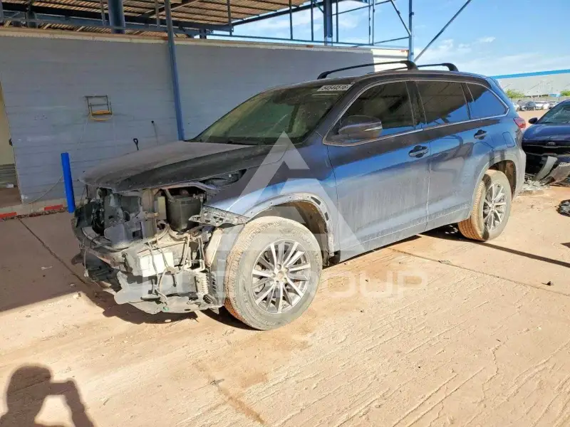 2017 Toyota Highlander фото