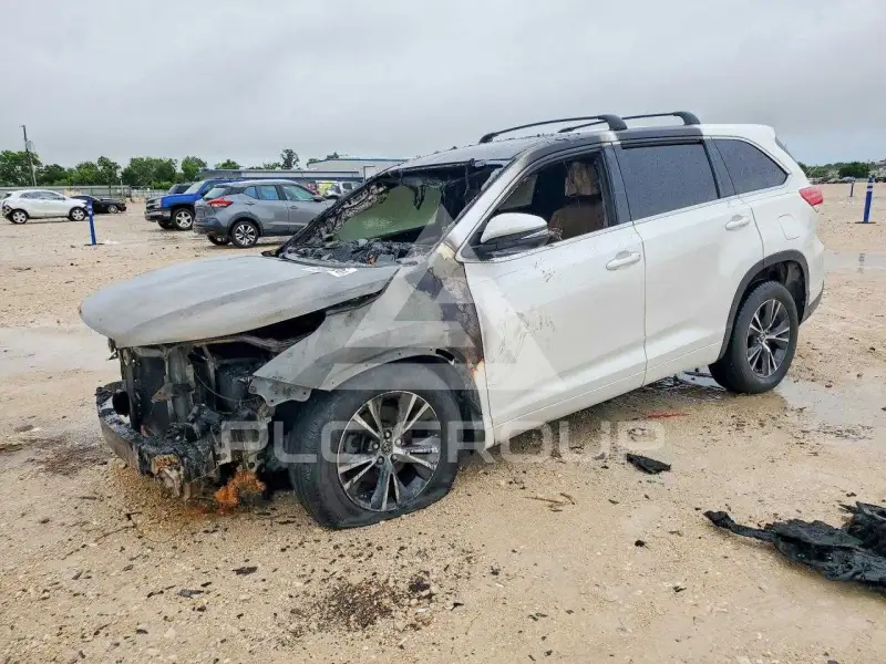 2017 Toyota Highlander photo