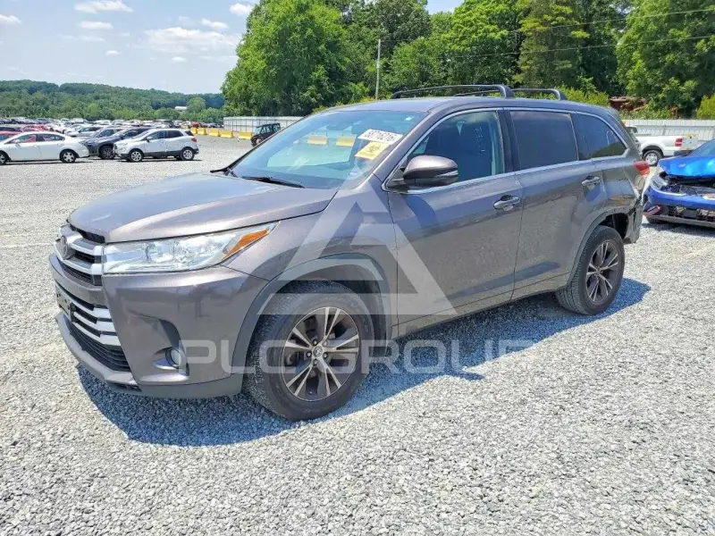 2017 Toyota Highlander photo