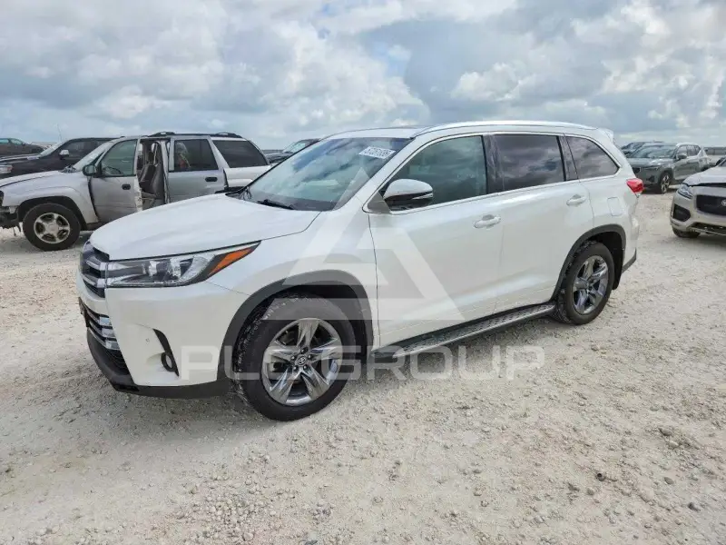 2017 Toyota Highlander photo