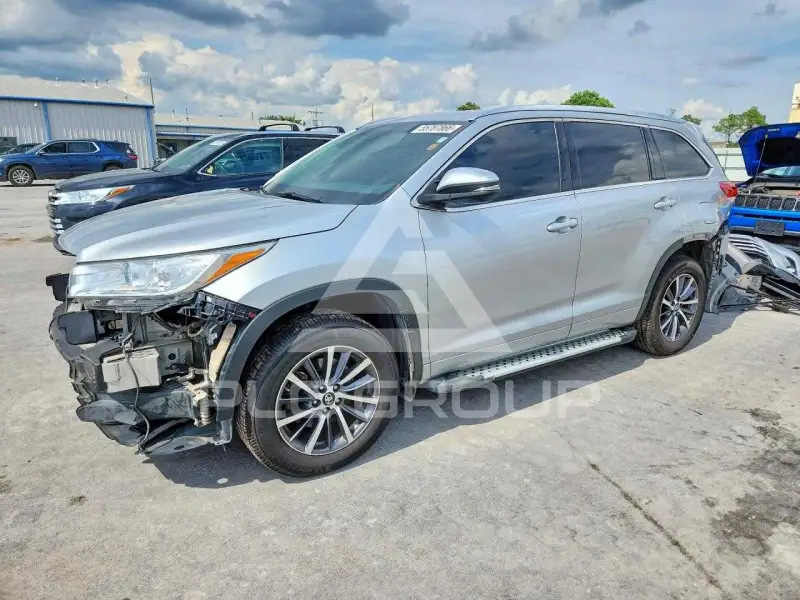 2017 Toyota Highlander photo