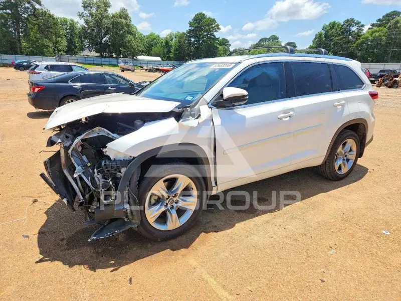 2017 Toyota Highlander photo