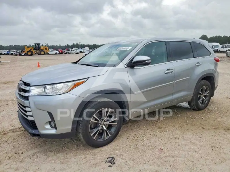 2017 Toyota Highlander photo
