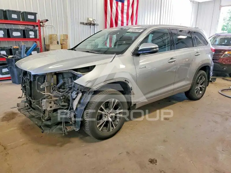 2017 Toyota Highlander photo