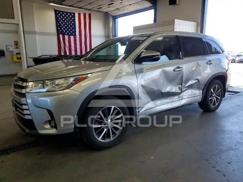 2017 Toyota Highlander фото