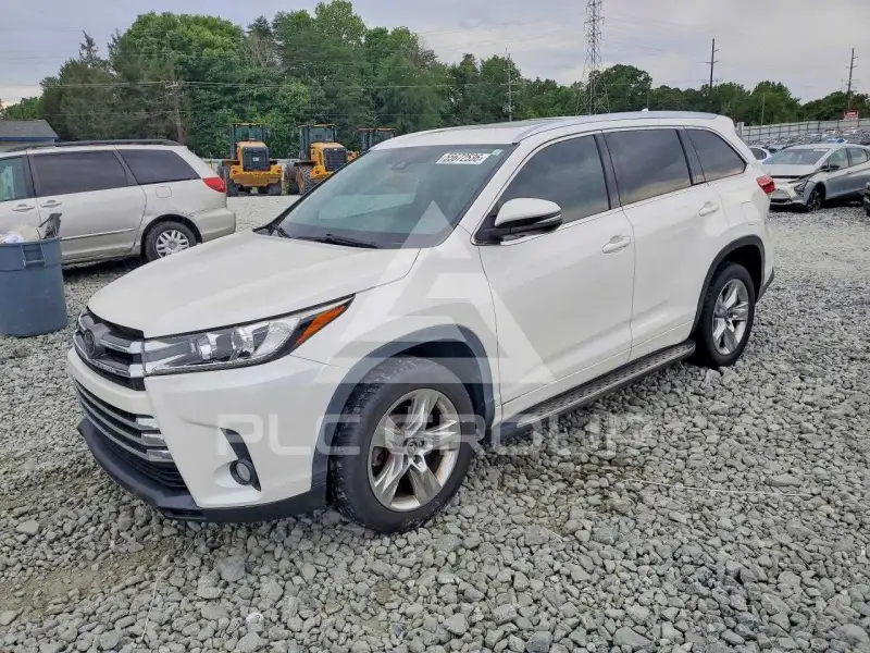 2017 Toyota Highlander photo
