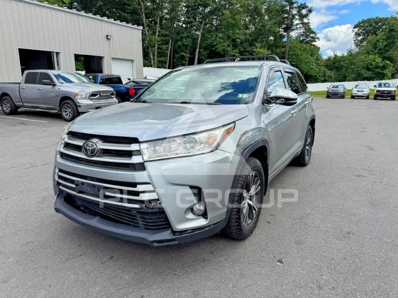 2017 Toyota Highlander photo