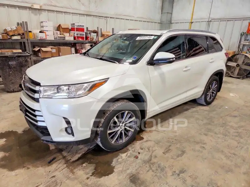 2017 Toyota Highlander фото
