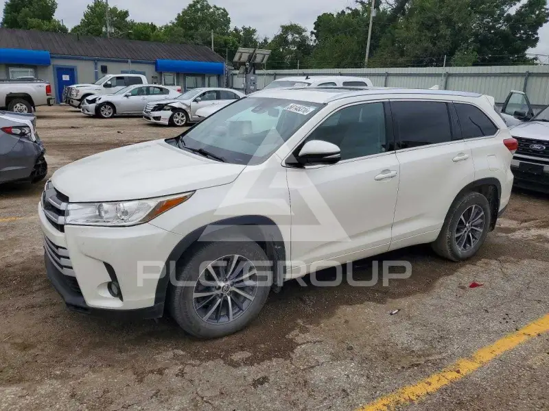 2017 Toyota Highlander photo