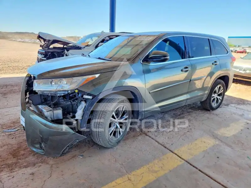 2017 Toyota Highlander photo