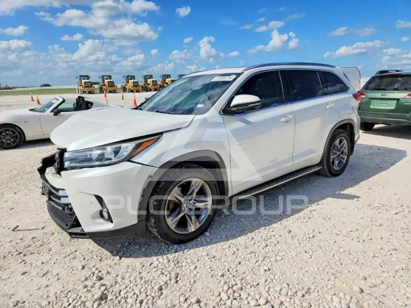 2017 Toyota Highlander photo