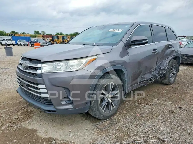2017 Toyota Highlander photo