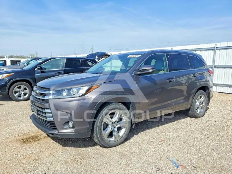 2017 Toyota Highlander photo