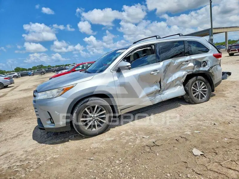 2017 Toyota Highlander фото