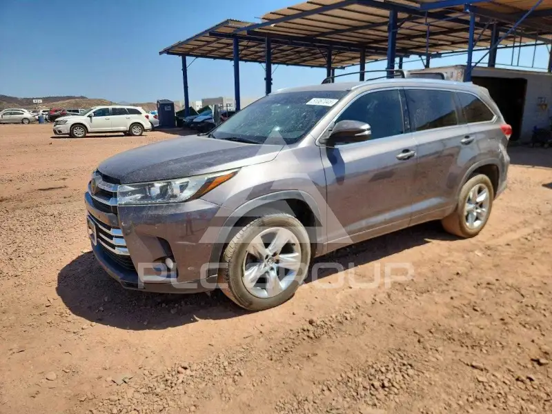 2017 Toyota Highlander photo