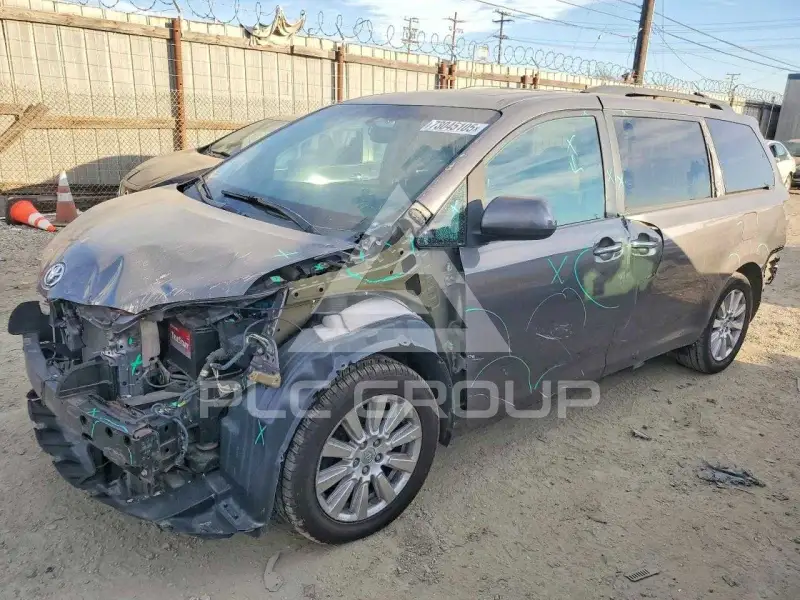 2017 Toyota SIENNA фото