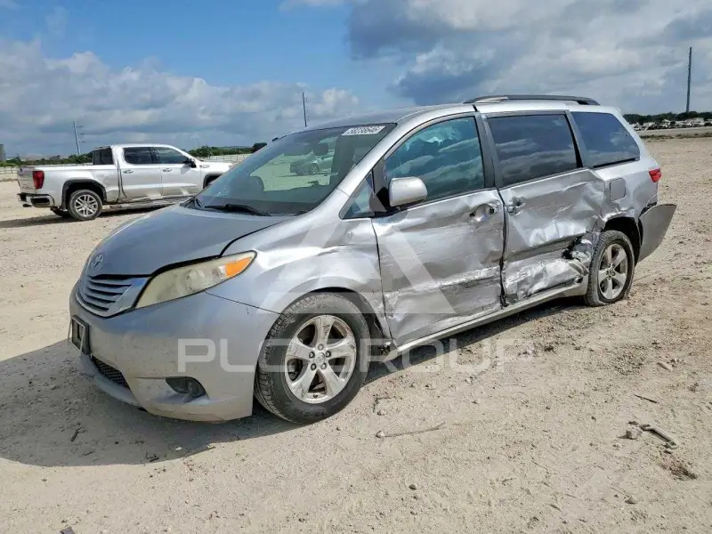 2017 Toyota SIENNA photo