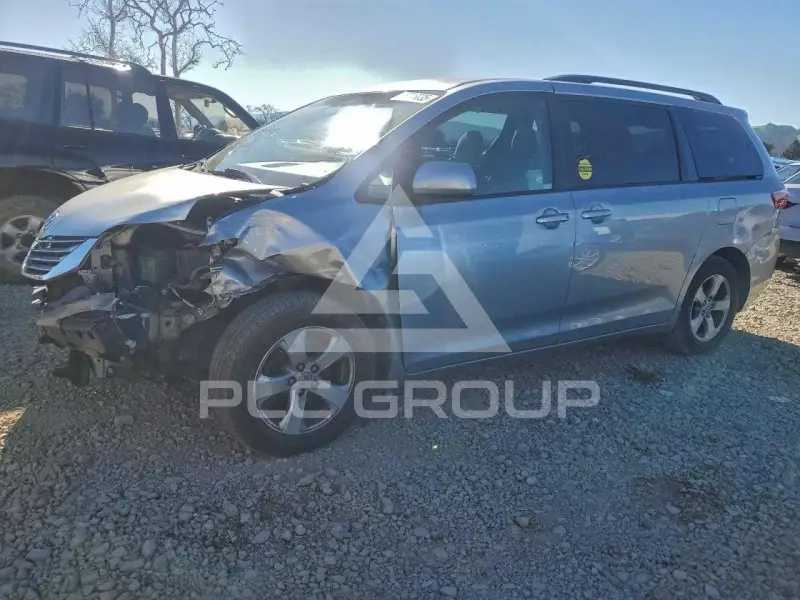 2017 Toyota SIENNA фото