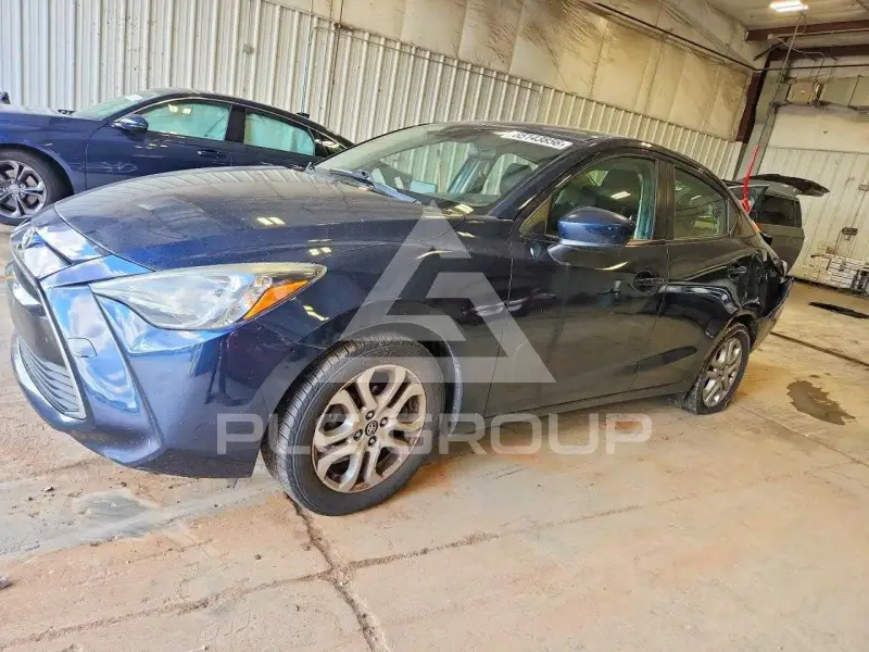 2017 Toyota YARIS фото
