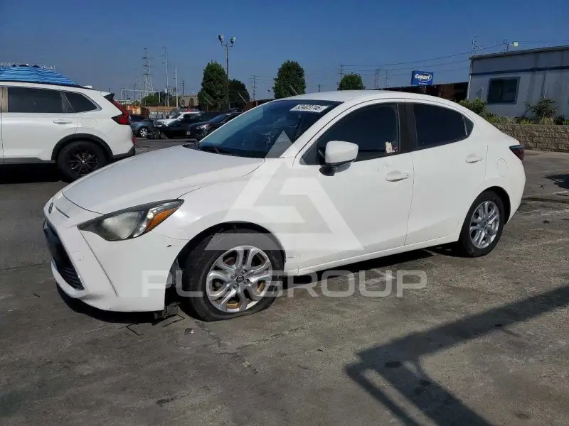 2017 Toyota YARIS photo