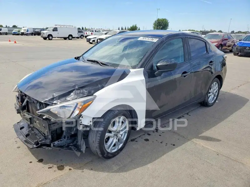 2017 Toyota YARIS фото