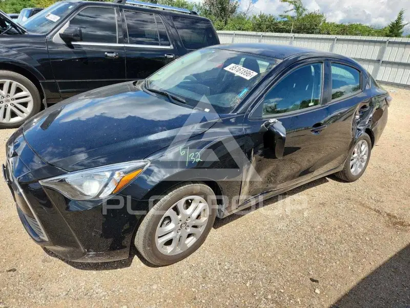 2017 Toyota YARIS photo