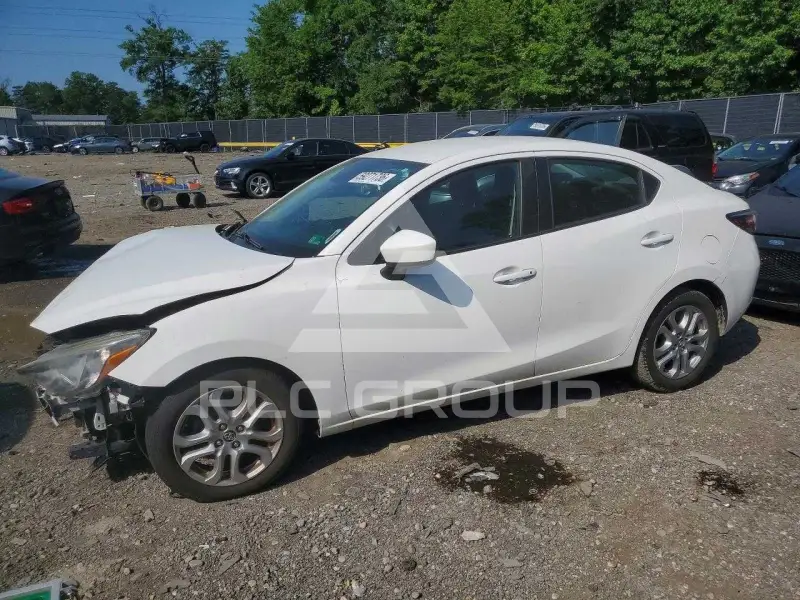 2017 Toyota YARIS photo